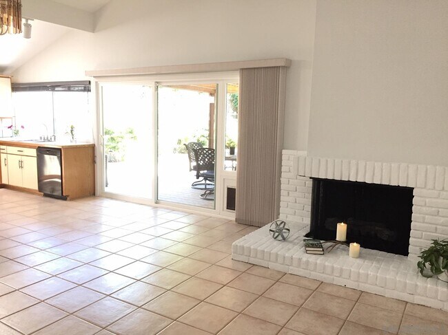 Building Photo - 2237 La Amatista Rd