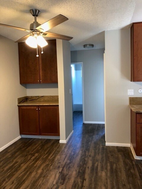 Building Photo - Royal Reed Apartments