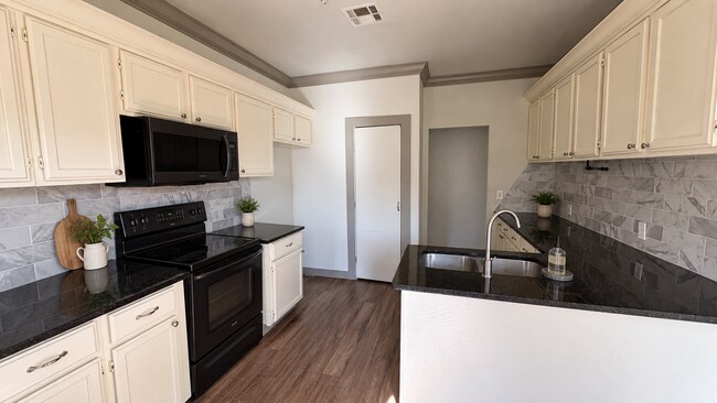 Building Photo - 6021 Jericho