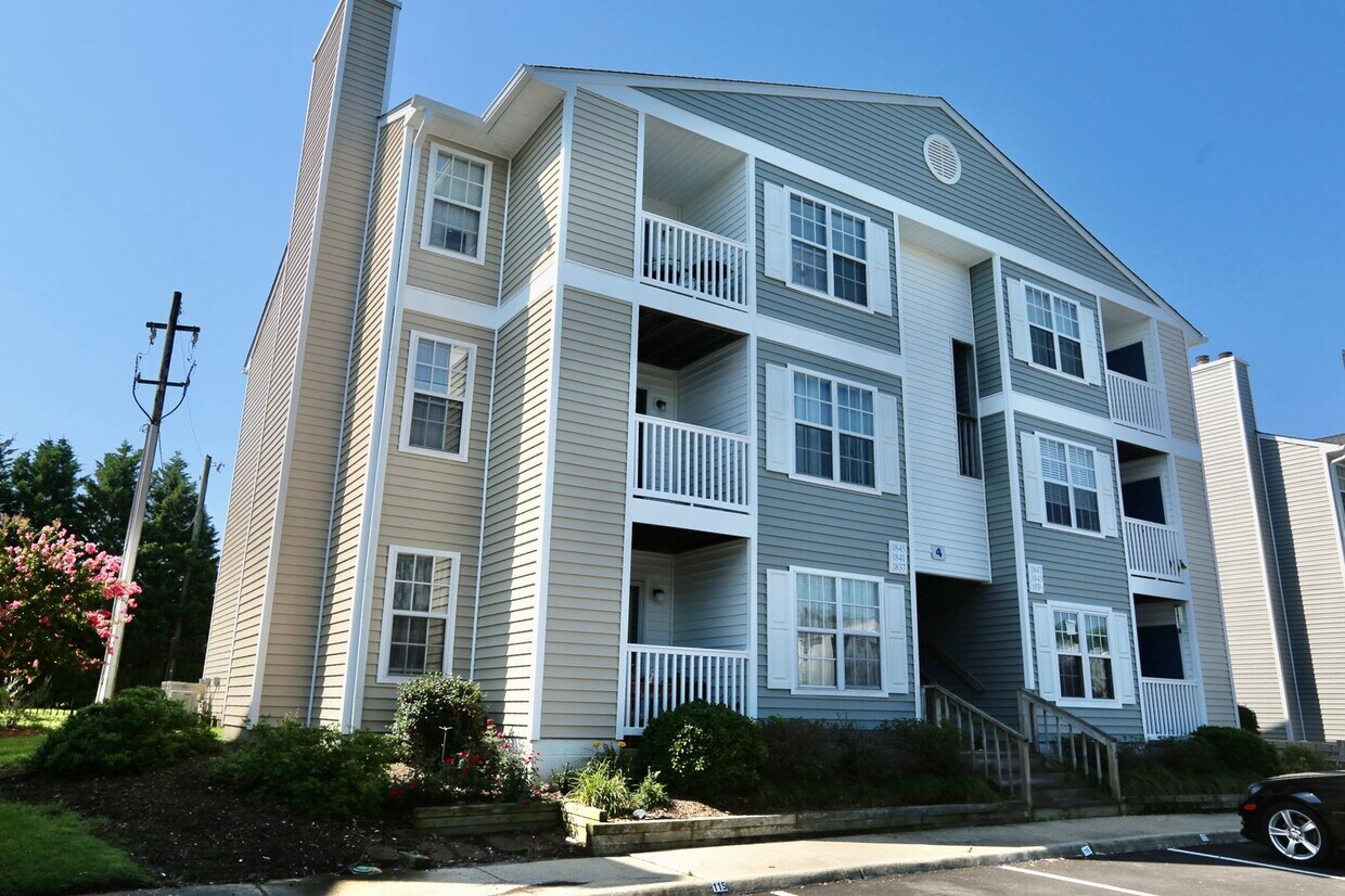 Foto principal - Ready 09/17/24!! Adorable 2-Bedroom 1st Fl...