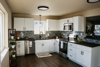 Building Photo - 2523 E La Salle St