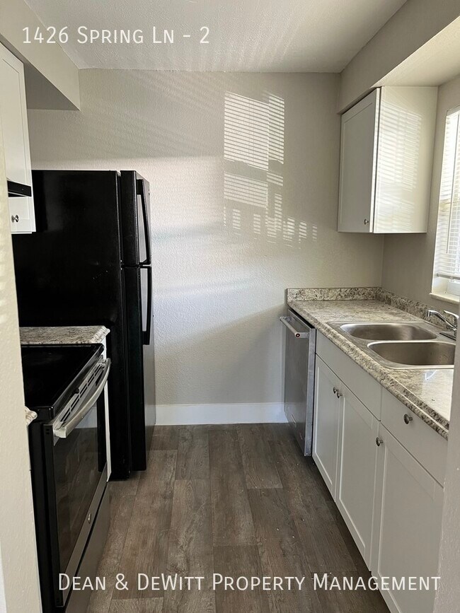 Foto del edificio - 1426 Spring Ln