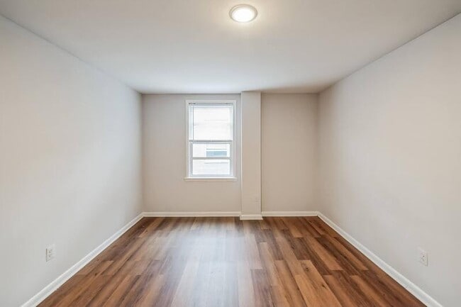 Building Photo - 886 N 42nd St