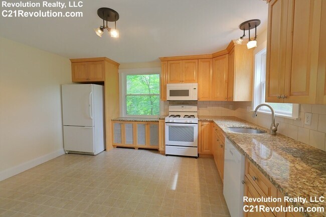 Building Photo - 294 Waverley Ave