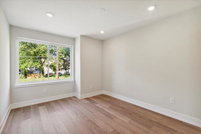 Building Photo - 2215 N 7th St