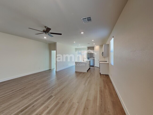Foto del edificio - 874 English Primrose St