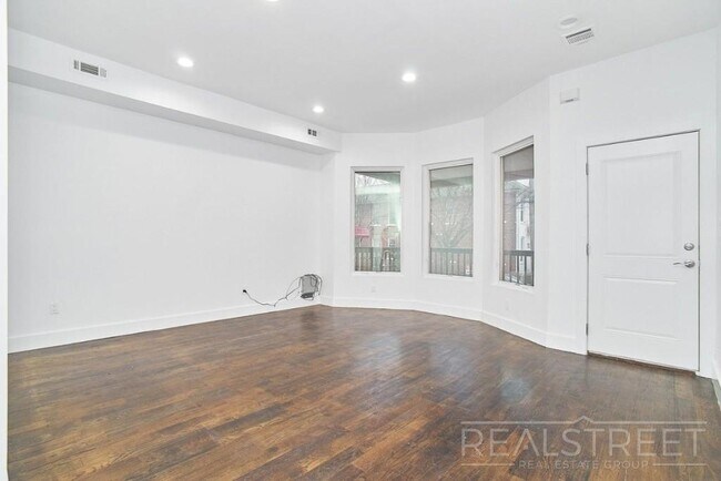 Plano de planta - 1583 East 15th Street