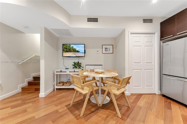 Building Photo - 927 Euclid Ave