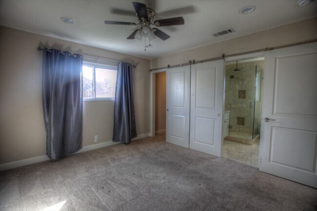 Foto del edificio - Sapcious remodeled Sundale w/ open floorplan