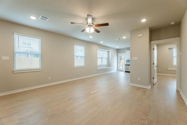 Building Photo - 1533 McKinney Dr