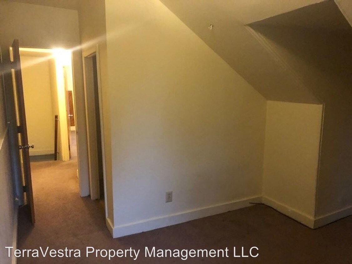 251-253 E Broadway, Salem, NJ 08079 - Room for Rent in Salem, NJ |  Apartments.com