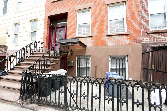 Building Photo - 271 Sackett St