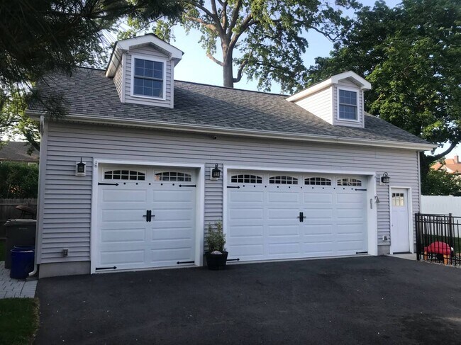 Garage - 740-1 Front St