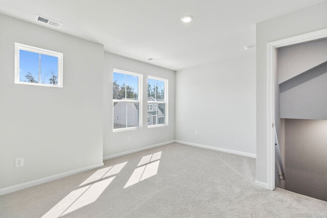 Building Photo - 173 Hoffman Townhome