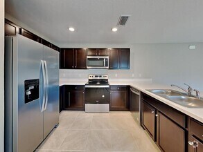 Building Photo - 242 SW Oakridge Dr