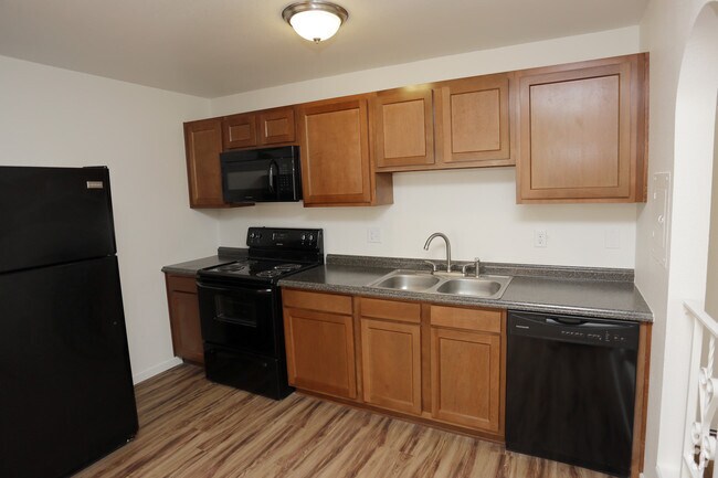 2 HAB, 2 BA: 820 ft² - Grand West at Covington