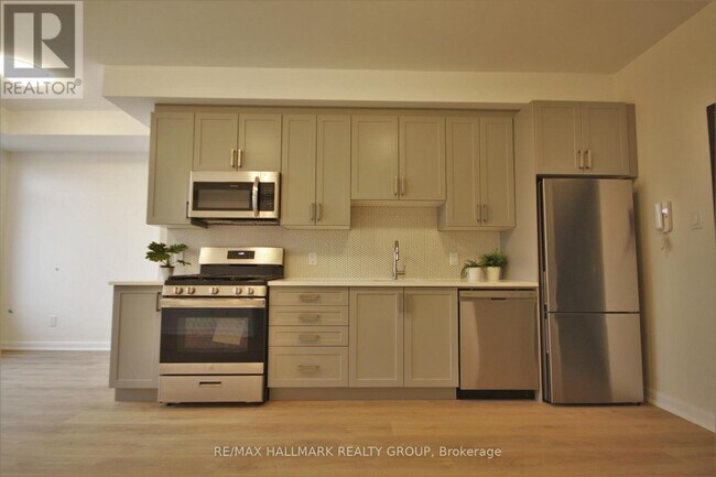 Building Photo - 351 Croydon Ave