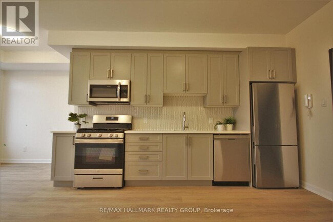 Photo du bâtiment - 351 Croydon Ave