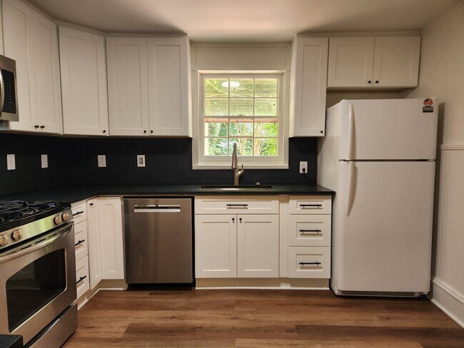 Foto del edificio - 1505 Eastland Rd SE
