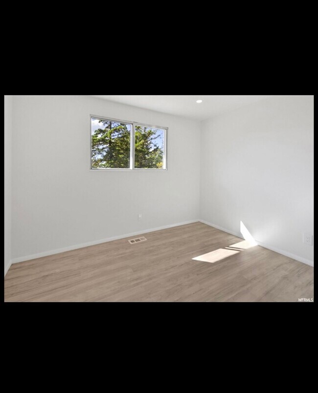 Foto del edificio - 790 N 250 W