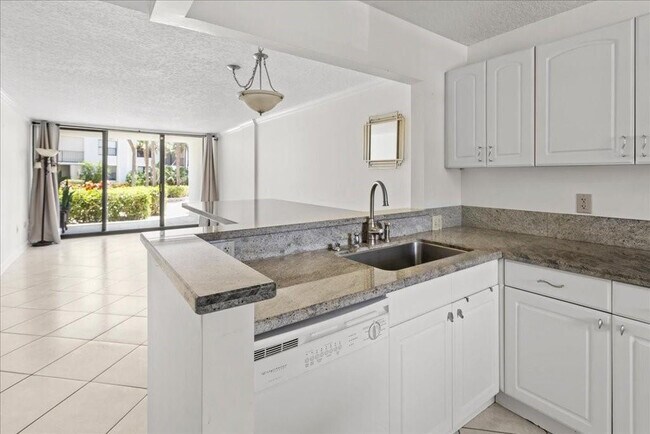 Foto del edificio - 3545 S Ocean Blvd