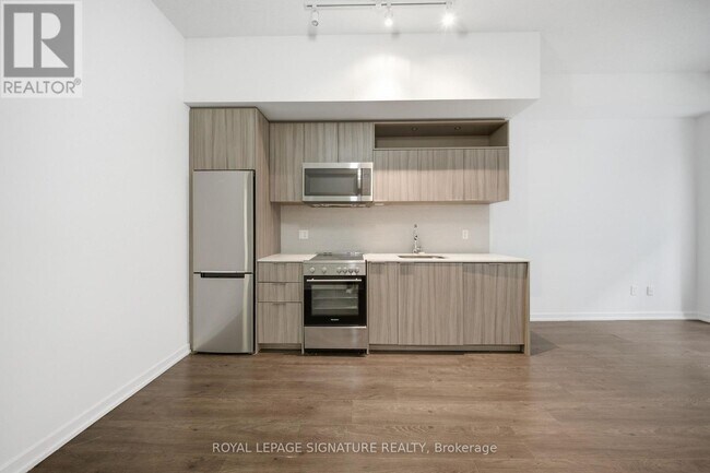 Building Photo - 50 Forest Manor Rd
