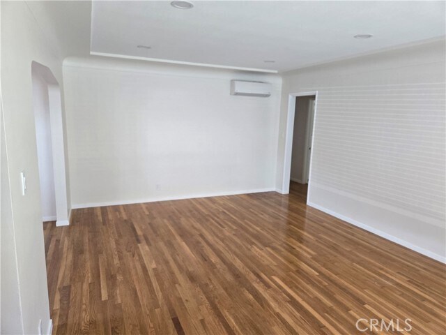 Building Photo - 14001 Dunrobin Ave