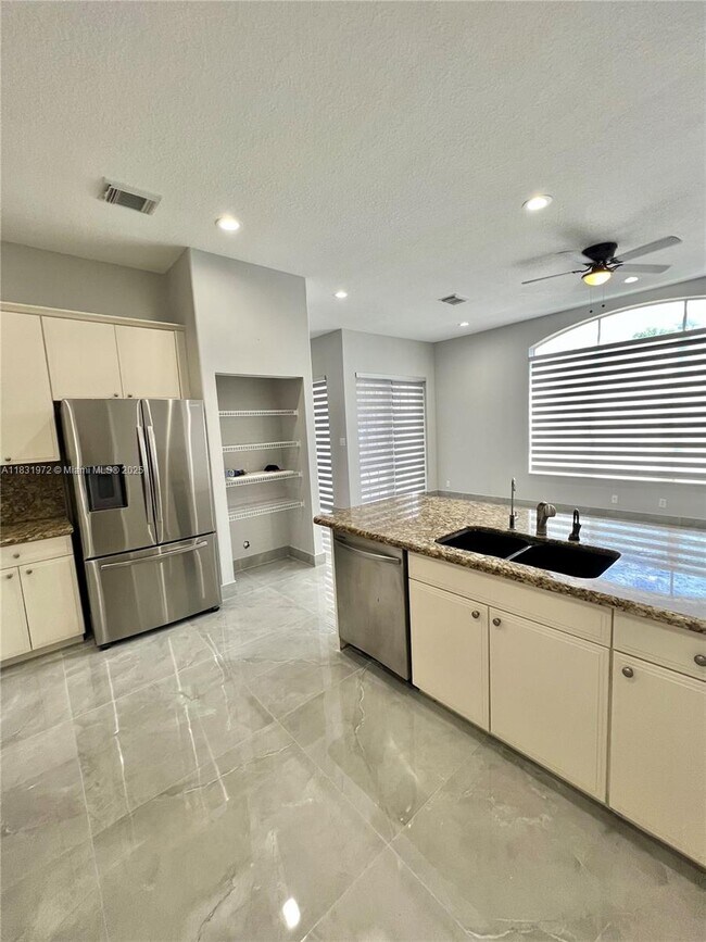 Foto del edificio - 3810 SW 51st St