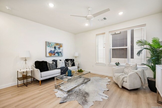 Photo - 719 E Locust Street Unit 3110 House