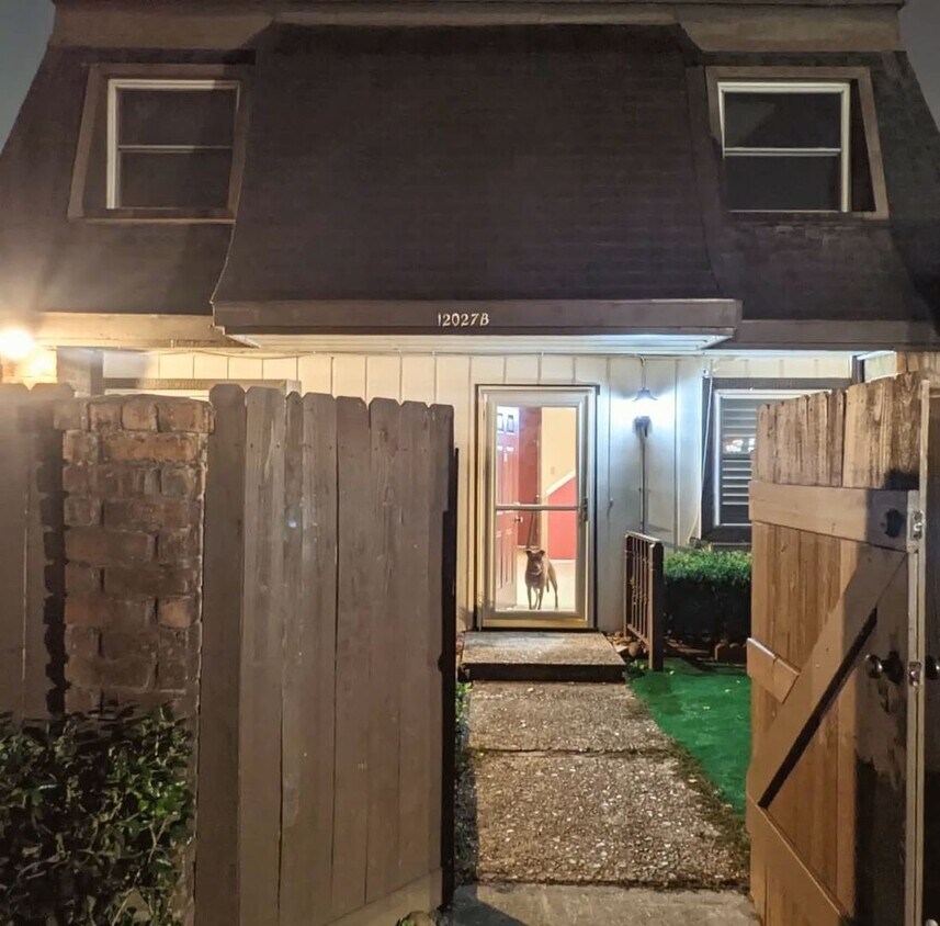 Primary Photo - Charming Townhome Near Great Schools