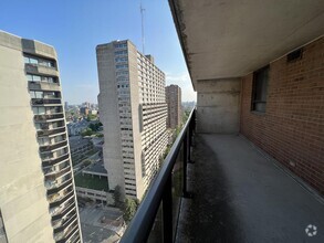 Building Photo - 475 Laurier Av W