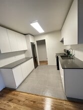 Building Photo - 1480-1480 Boundary Crescent