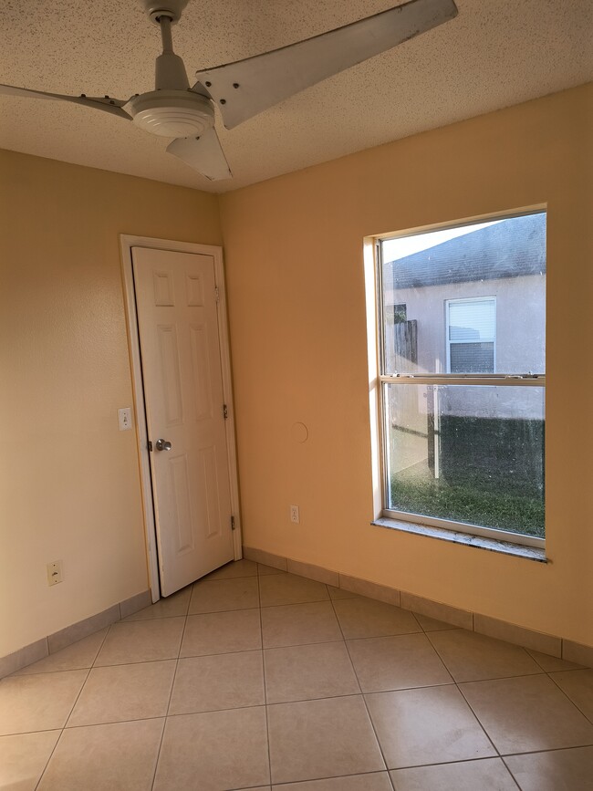 BEDROOM CLOSET DOOR - 1915 SW Breezeway St