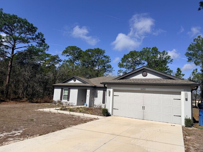 Foto del edificio - Beautiful 3 Bedroom, 2 Bathroom, 2 Car Garage home for rent in Royal Highlands on .46 acres!