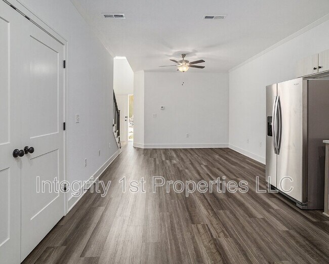 Foto del edificio - 8843 N Helena Ave