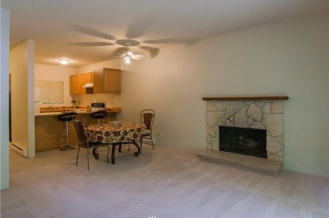 Building Photo - Beautiful updated Condo in Bellevue!