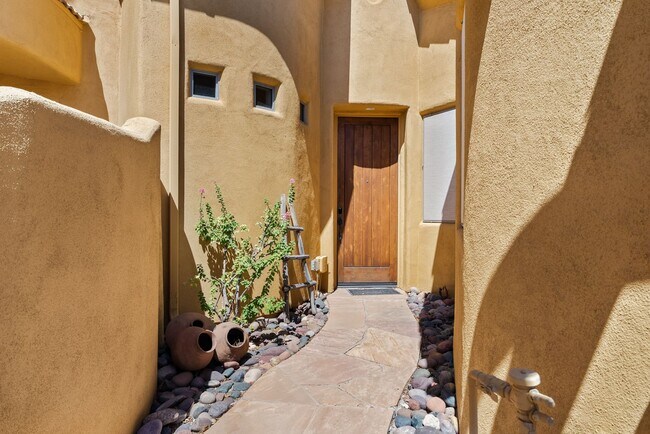 Foto del edificio - For Rent | 2 Bed | 2 Bath | Desert Dawn Condo in Toscano Villas