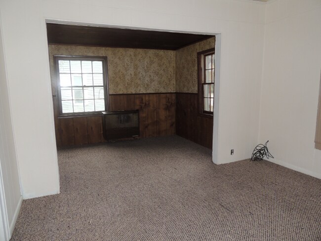 Building Photo - 108 E Montcalm St