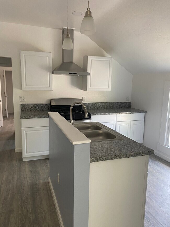 Foto del edificio - 1025 South Victoria Avenue, Unit C