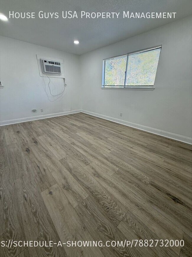 Foto del edificio - 15411 Barat Ave