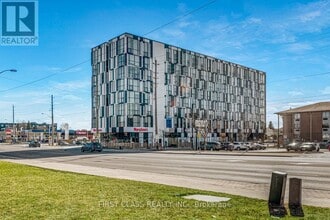 Building Photo - 1900 Simcoe St N
