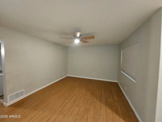 Foto del edificio - 520 N Stapley Dr