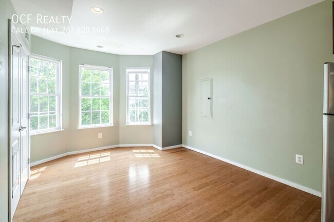 Building Photo - 5035 Walton Ave