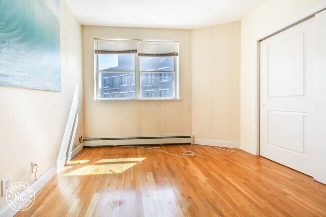 Building Photo - 1342 Dekalb Ave