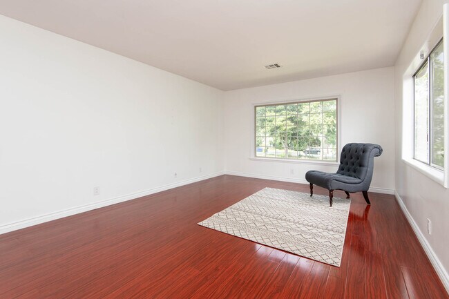 Foto del edificio - 11648 Chandler Blvd