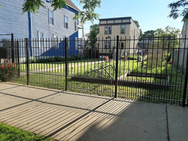 Building Photo - 1746 N Kedzie Ave