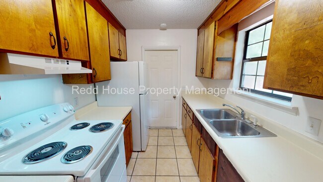 Foto del edificio - 111 Oakridge Cir