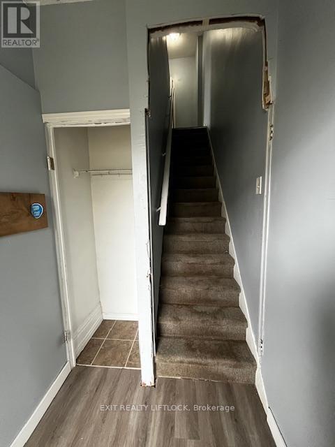 Building Photo - 207 Stewart St