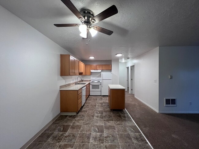 Building Photo - 17250 SW Heritage Ct