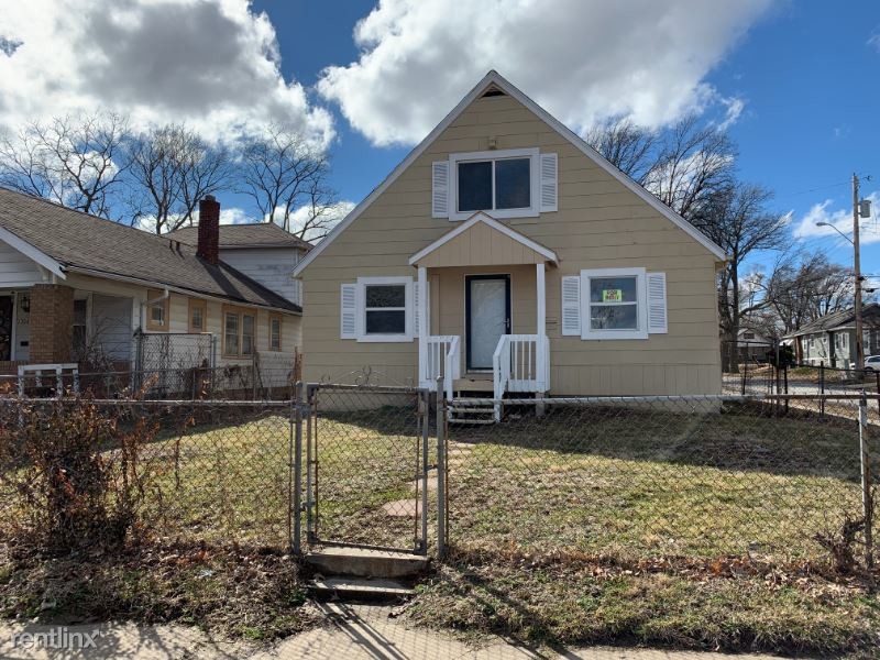 Primary Photo - 4 br, 1 bath House - 3300 Spruce Ave